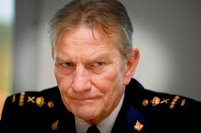 Geldsmijterij bij politie: Bouman en Opstelten lieten het gebeuren