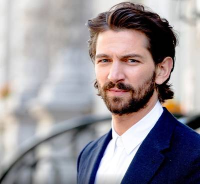 Michiel Huisman verder gekelderd  op lijst knapste mannen ter wereld