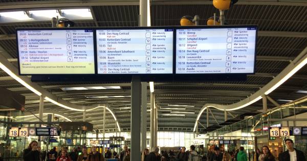 Stroomstoring voorbij, treinen Utrecht Centraal gaan weer rijden | Utrecht | AD.nl