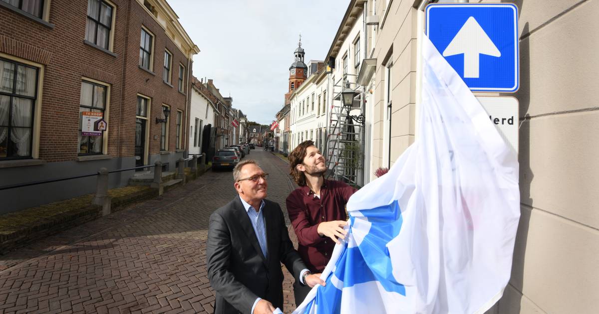 Buren heeft verkeersborden van rijstvliesjes: 'Geen zorgen, bij regen wordt het geen rijstepap' - De
