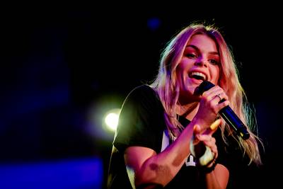 Davina Michelle na elf weken nummer 1-positie Top 40 kwijt