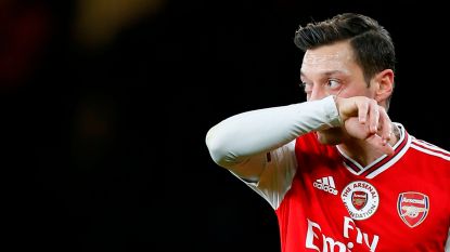 Mesut Özil weigert voorlopig vermindering van salaris bij Arsenal ondanks weekloon van 400.000 euro