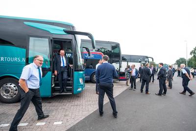 Chauffeurs uit Twente in actie: met gekookte eieren en blokjes kaas op pad