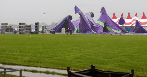 Ingestorte festivaltent Rebirth vandaag opgeruimd, morgen Protest met tenten op voetbalveld in Amstenrade De