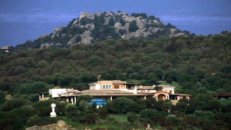 Villa Berlusconi Mogelijk Voor 500 Miljoen Verkocht De Volkskrant
