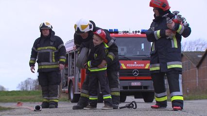 1. Fotomodel - Dolfijnen - Brandweer