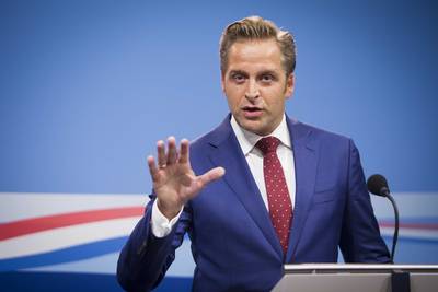 Minister komt met actieplan tegen eenzame senioren: Erop af!