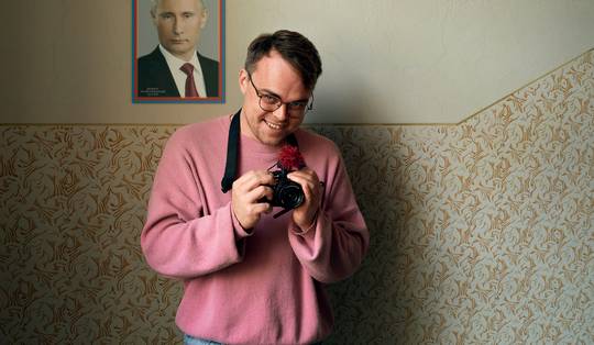 Deze Russische leraar moest zijn klas filmen voor de staat, maar zijn camera werd een wapen tégen Poetin