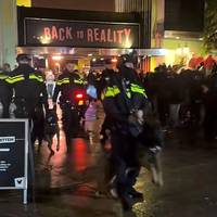 Oproerpolitie grijpt in na vechtpartijen en plunderingen tijdens halloweenevenement Walibi Nederland