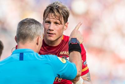 AZ moet Weghorst mogelijk missen na fikse botsing