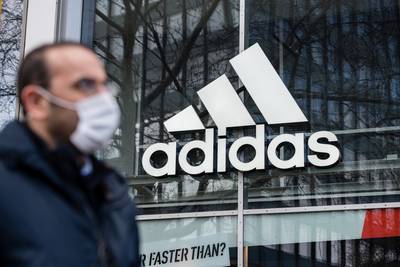 Adidas décide de cesser de payer les loyers de ses magasins fermés puis s’excuse face au tollé