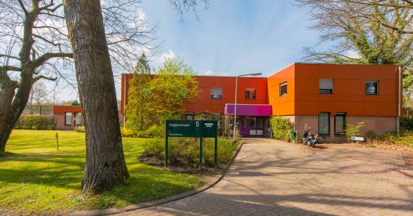 Holy crap! TBS is echt gewoon vakantie! 30 keer te laat terug, dus honderden verloven.