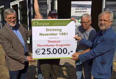 Flinke cheque voor theehuis in Dragonderpark Veenendaal