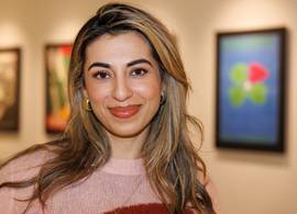 Hila Noorzai reageert professioneel op onwelwording in de studio: ‘Een verademing’