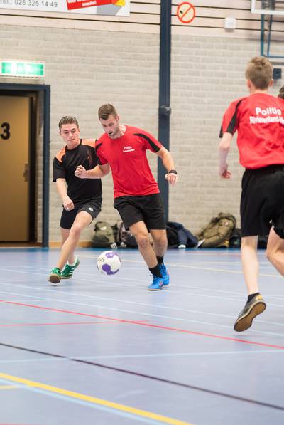 Raddraaiers dollen met politie in de zaal: 'Legaal een tikkie uitdelen'