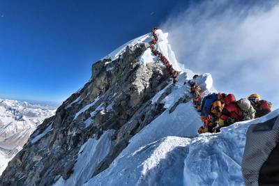 Filevorming op de Mount Everest: Het lijkt wel de Efteling