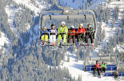 ‘Nederlands meisje (6) zwaargewond uit skilift gehaald’