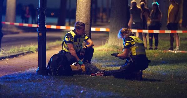 Twee Mannen Opgepakt Na Steekpartij Deventer Beelden Van Vechtpartij