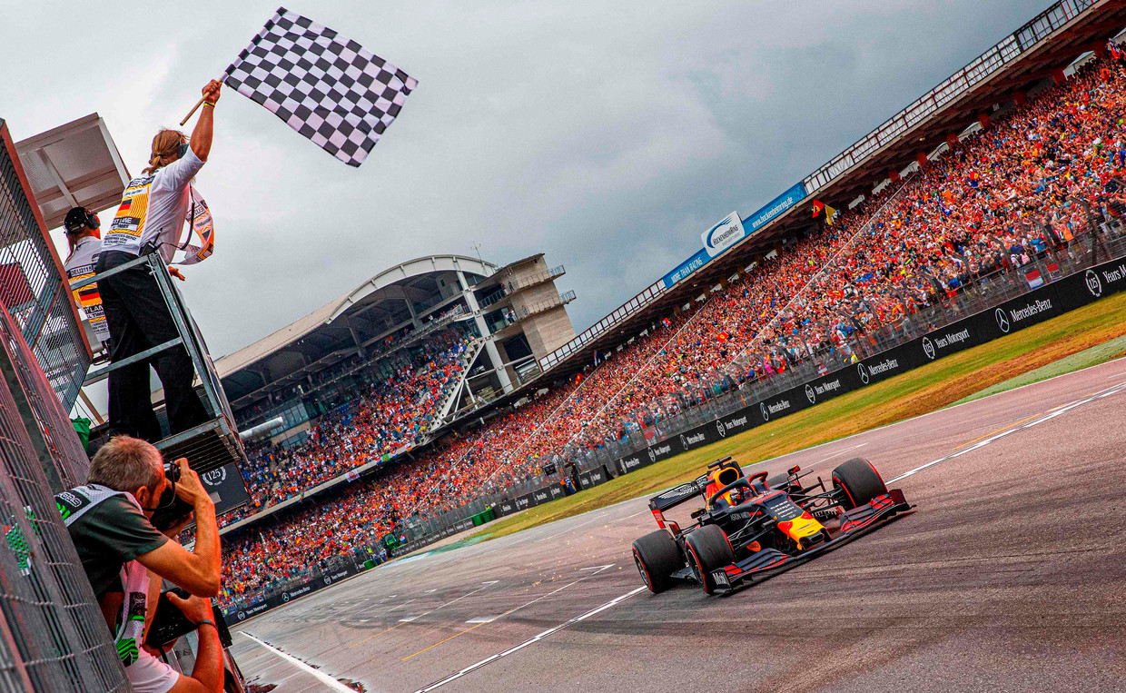 Verstappen wint spektakelrace in Hockenheim De Volkskrant