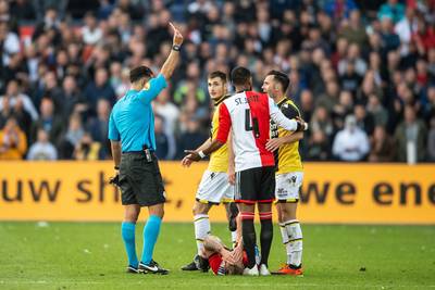 Zes rode kaarten op één dag in Eredivisie evenaring van record