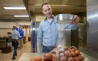 Corné bakt gouden oliebollen in Bennekom