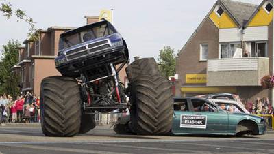 Monstertruckchauffeur Mario D. en partner: Onze levens zijn een hel