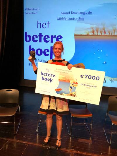 Nijmeegse schrijfster Annemarie Haverkamp wint Bronzen Uil voor beste Nederlandstalige debuut