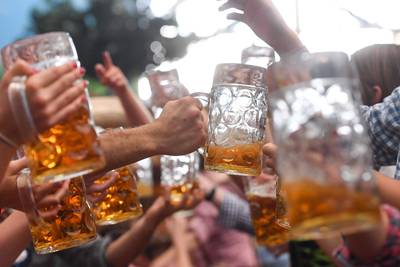 Politie pakt baby af van stomdronken Amerikaan op Oktoberfest München
