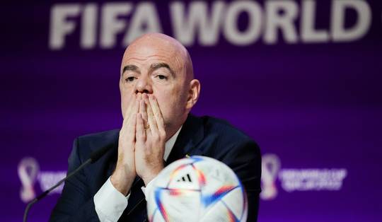 Gianni Infantino roept crisisvergadering van FIFA bijeen na ophef over verkoopplannen voor WK-rechten