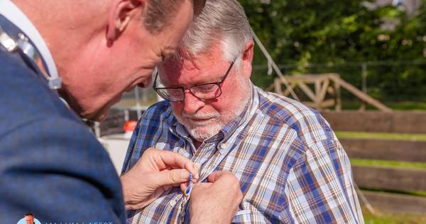 Nico Drent krijgt lintje | Olst-Wijhe - De Stentor