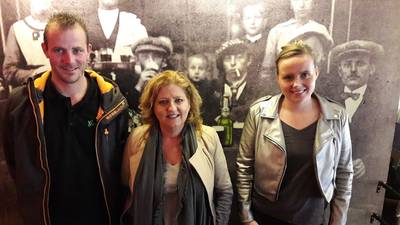 Free A Girl in Wageningen: In een kooi op de Markt