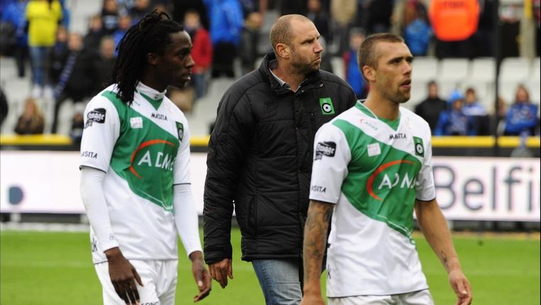 Supporters Cercle Brugge vormen erehaag voor spelers ...