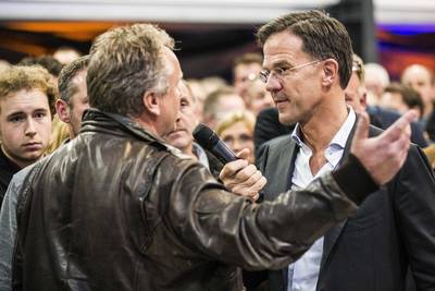 Zelfs premier Rutte krijgt bij de boeren de handen niet op elkaar