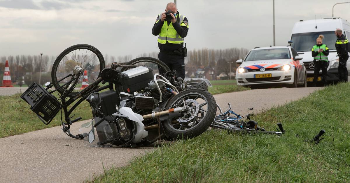 Motoragent kan vanwege verwondingen niet uitleggen waarom hij in diensttijd tegen verkeer inreed - D