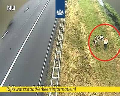 Politie beëindigt levensgevaarlijk ‘liftspel’: tieners langs A2 gedropt op weg naar Eindhoven