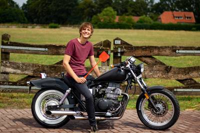 Van ruilen komt huilen?: Tom (21) uit Eibergen ruilt vliegenmepper voor motor