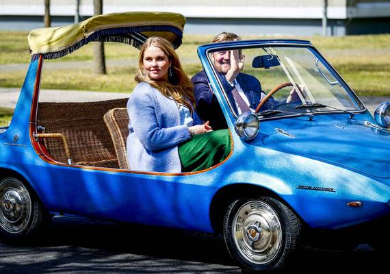 Prinses Amalia is geslaagd voor haar rijbewijs