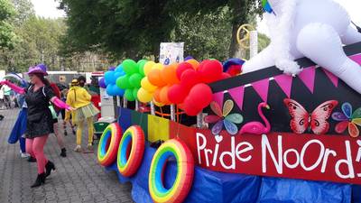 Grote optocht Noordijk vertrekt alsnog in de zon