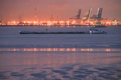 Belgische tanker vastgelopen bij Zeeland