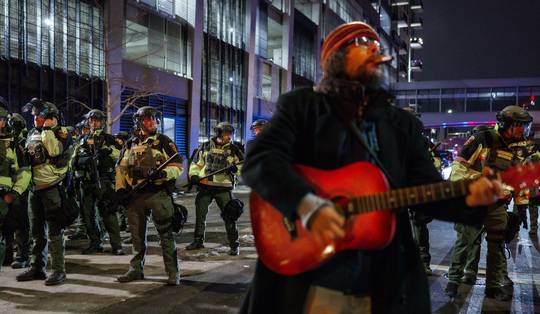Luidste protesten tot nu toe in Minneapolis na dodelijke schietpartij door ICE-agent