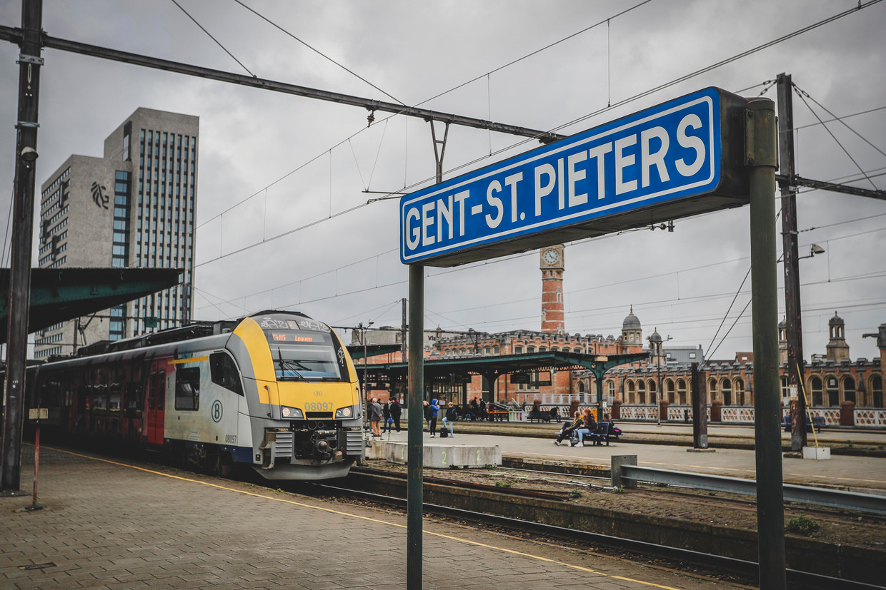 Persoon in levensgevaar na ongeval onder trein in GentSintPieters verkeer hersteld De