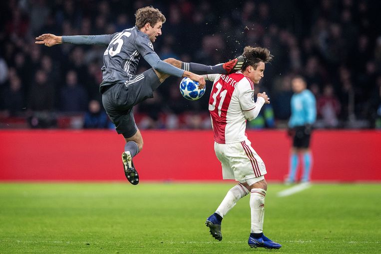 Ajax Blijft In Champions League Overeind In Veldslag Tegen Bayern De Volkskrant