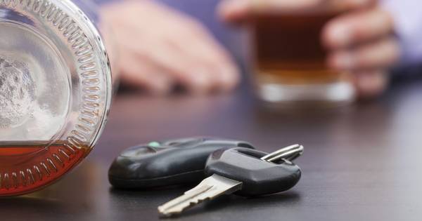 Auto in de sloot in Standdaarbuiten; bestuurder te veel gedronken