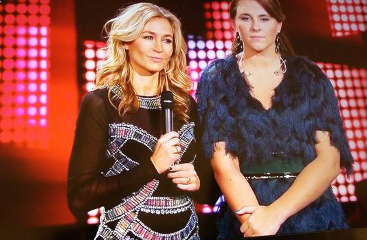 Wendy Van Dijk Krijgt Veel Kritiek Op Spiegeltjesjurk Show Ad Nl