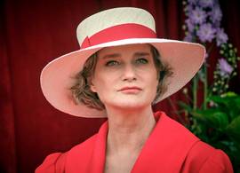 Dit is de opvallende begroeting tussen koning Albert en prinses Delphine