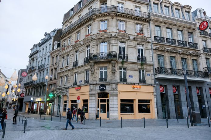 Des voisins ont prévenu la police en raison des nuisances sonores dans le flat du premier étage, situé près de l’AB à Bruxelles.