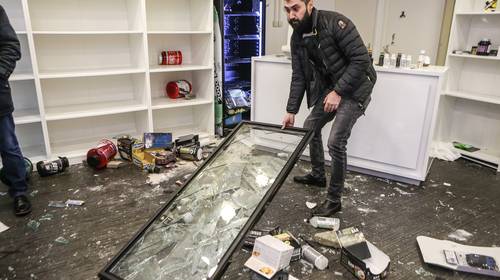 Onze reporter volgt het spoor van vernieling in Rotterdam: “Vanavond om 18 uur is het weer van dat”