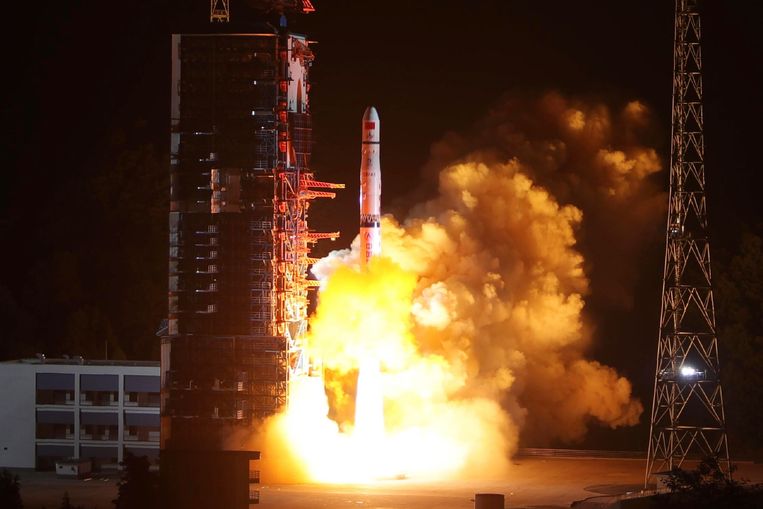 Beeld van de lancering van de sonde Queqiao in mei.
