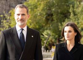 Ai! Boze menigte heeft het voorzien op Spaanse koning Felipe in rampgebied