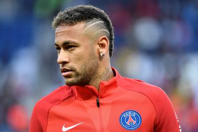 Neymar in tranen bij minuut stilte voor slachtoffers in Barcelona